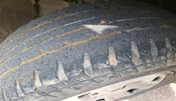 2015 Renault Duster 85 PS RXL DIESEL, Diesel, Manual, 1,16,387 km, tyre