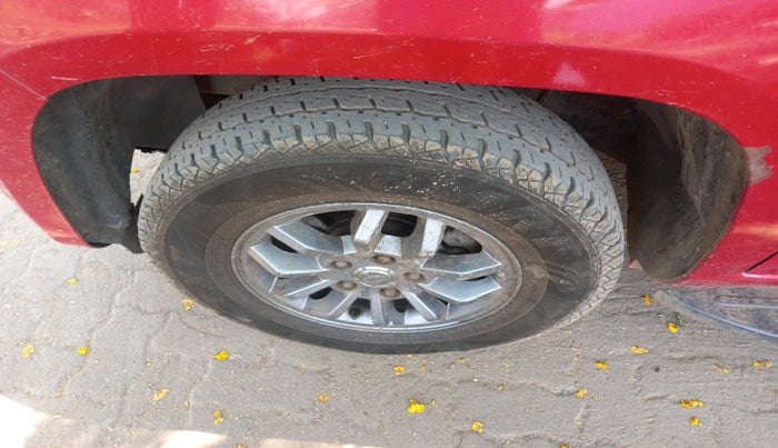 2018 Mahindra TUV300 T10, Diesel, Manual, 1,11,724 km, tyre