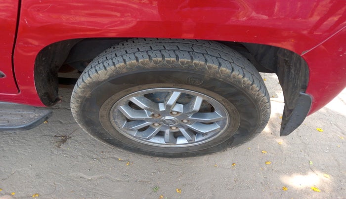 2018 Mahindra TUV300 T10, Diesel, Manual, 1,11,724 km, tyre