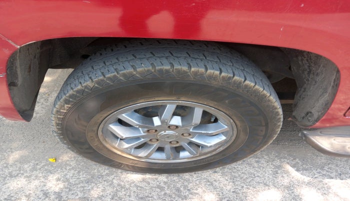 2018 Mahindra TUV300 T10, Diesel, Manual, 1,11,724 km, tyre