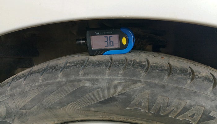 2013 Hyundai i10 MAGNA 1.1, Petrol, Manual, 1,18,810 km, tyre