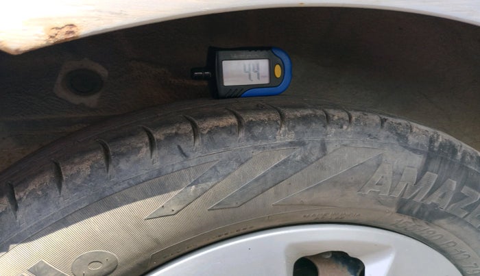 2013 Hyundai i10 MAGNA 1.1, Petrol, Manual, 1,18,810 km, tyre