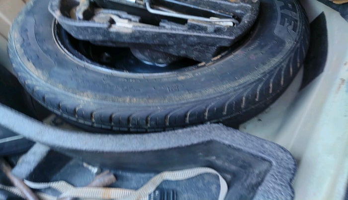 2012 Skoda Rapid ELEGANCE 1.6 TDI CR MT, Diesel, Manual, 85,313 km, tyre