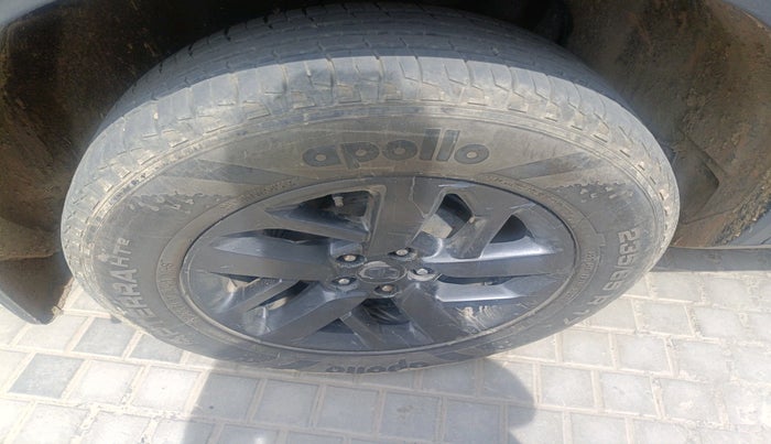 2020 Tata Harrier XZA PLUS 2.0L, Diesel, Automatic, 93,606 km, tyre