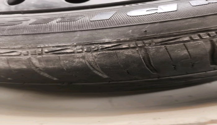 2020 Maruti Swift LXI, Petrol, Manual, 1,15,852 km, tyre