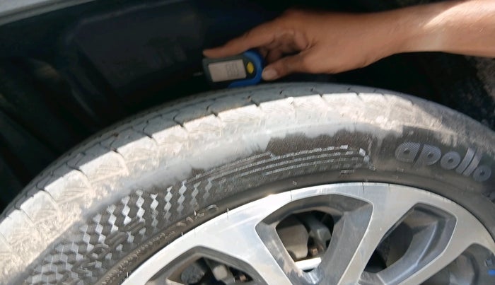 2024 Maruti Grand Vitara SIGMA SMART HYBRID, Petrol, Manual, 7,901 km, tyre