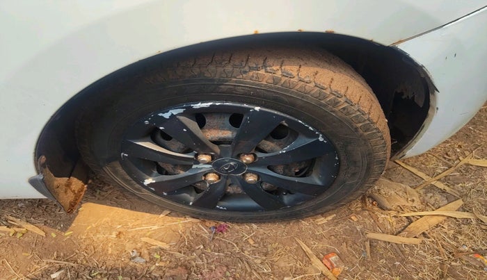 2012 Hyundai Eon MAGNA +, Petrol, Manual, 1,37,629 km, tyre