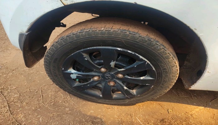 2012 Hyundai Eon MAGNA +, Petrol, Manual, 1,37,629 km, tyre