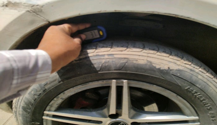 2015 Maruti Swift VDI, Diesel, Manual, 1,44,844 km, tyre