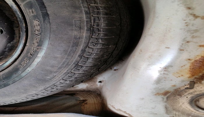 2015 Maruti Swift VDI, Diesel, Manual, 1,44,844 km, tyre