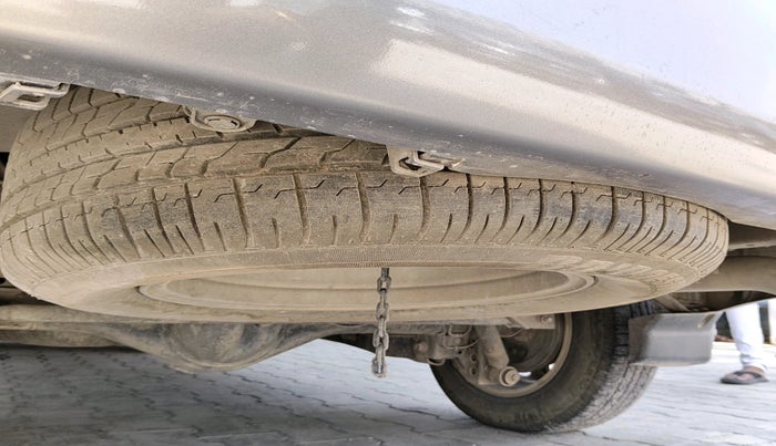 2017 Toyota Innova Crysta 2.8 GX AT 7 STR, Diesel, Automatic, 2,29,543 km, tyre