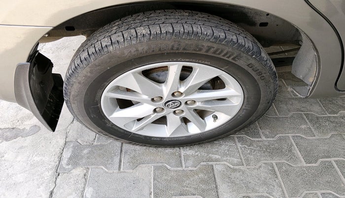 2017 Toyota Innova Crysta 2.8 GX AT 7 STR, Diesel, Automatic, 2,29,543 km, tyre