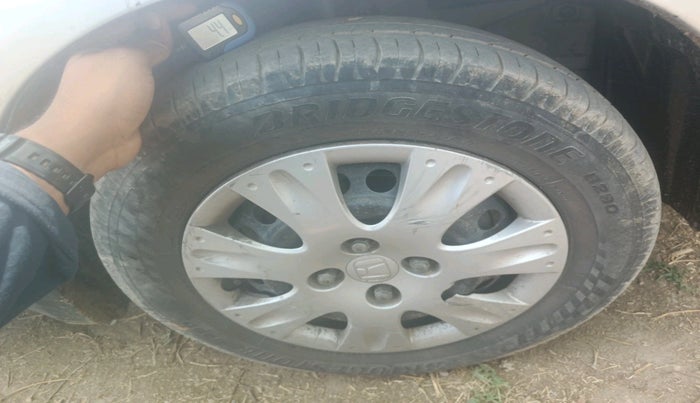 2013 Honda Brio S(O) AT, Petrol, Automatic, 74,858 km, tyre