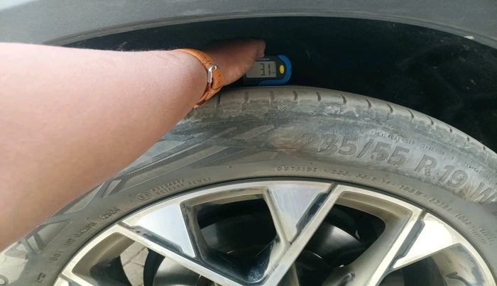 2024 Mercedes Benz GLC CLASS 300 4MATIC, Petrol, Automatic, 52,008 km, tyre