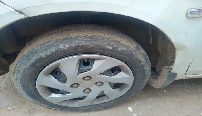 2013 Honda Amaze 1.5L I-DTEC S, Diesel, Manual, 2,15,053 km, tyre