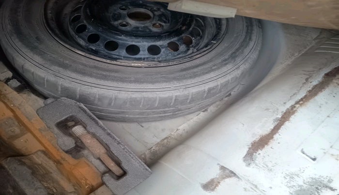 2013 Honda Amaze 1.5L I-DTEC S, Diesel, Manual, 2,15,053 km, tyre