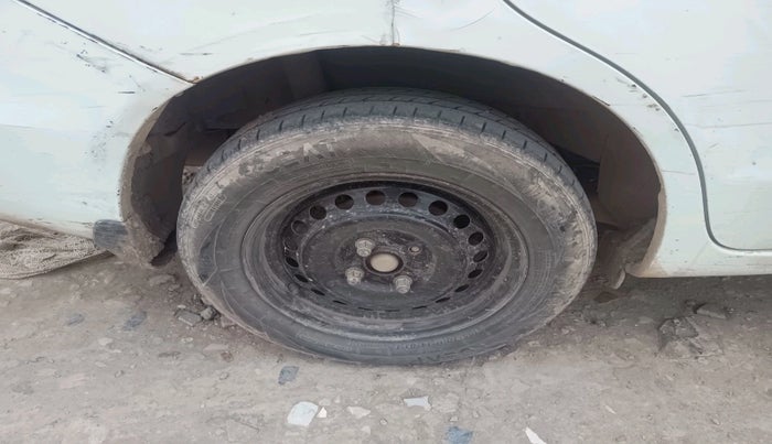 2013 Honda Amaze 1.5L I-DTEC S, Diesel, Manual, 2,15,053 km, tyre