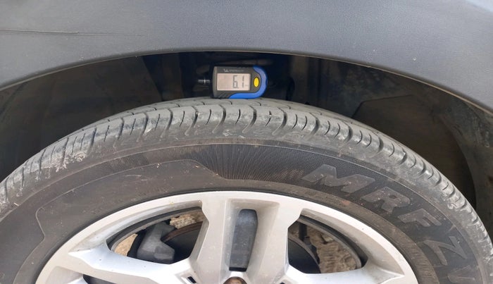 2020 Renault TRIBER RXZ AMT, Petrol, Automatic, 80,081 km, tyre