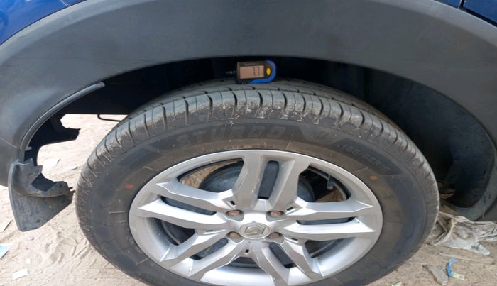 2020 Renault TRIBER RXZ AMT, Petrol, Automatic, 80,081 km, tyre