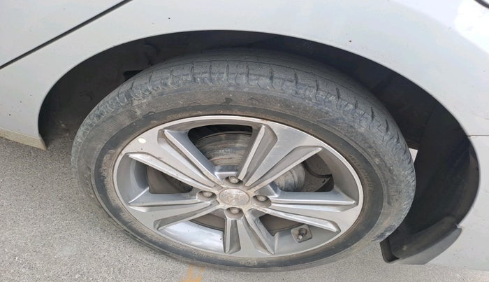 2018 Hyundai Verna 1.6 VTVT SX, Petrol, Manual, 58,102 km, tyre