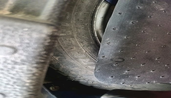 2013 Maruti Wagon R 1.0 LXI CNG, CNG, Manual, 98,750 km, tyre