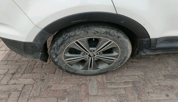 2017 Hyundai Creta SX PLUS AT 1.6 DIESEL, Diesel, Automatic, 1,03,403 km, tyre