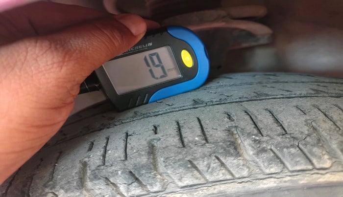 2013 Hyundai Eon MAGNA +, Petrol, Manual, 1,40,535 km, tyre