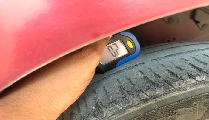 2013 Hyundai Eon MAGNA +, Petrol, Manual, 1,40,535 km, tyre