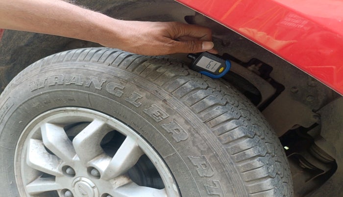 2017 Mahindra TUV300 T8, Diesel, Manual, 44,033 km, tyre