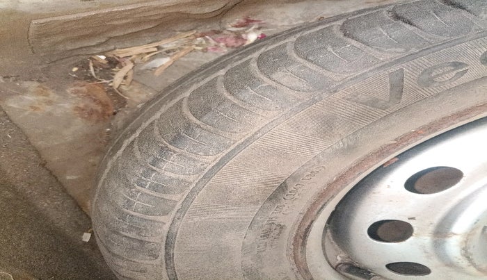 2013 Tata Indigo ECS GLX, CNG, Manual, 73,773 km, tyre