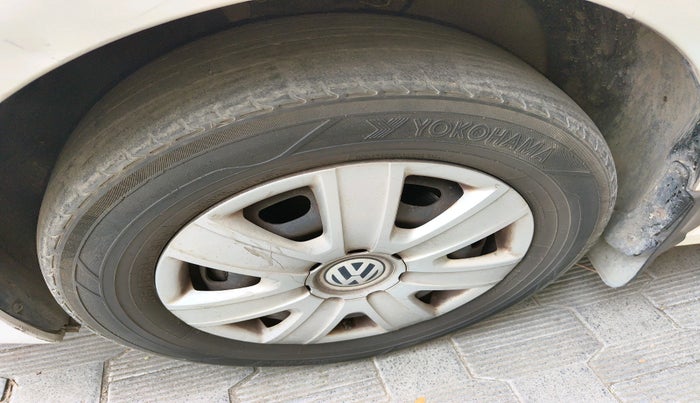 2011 Volkswagen Vento TRENDLINE 1.6, Petrol, Manual, 45,745 km, tyre