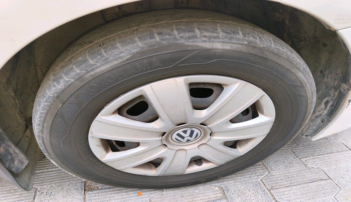 2011 Volkswagen Vento TRENDLINE 1.6, Petrol, Manual, 45,745 km, tyre