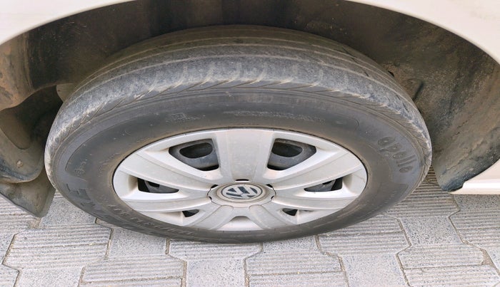 2011 Volkswagen Vento TRENDLINE 1.6, Petrol, Manual, 45,745 km, tyre