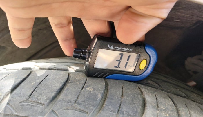 2017 Maruti Ciaz ALPHA DIESEL 1.3, Diesel, Manual, 2,21,590 km, tyre