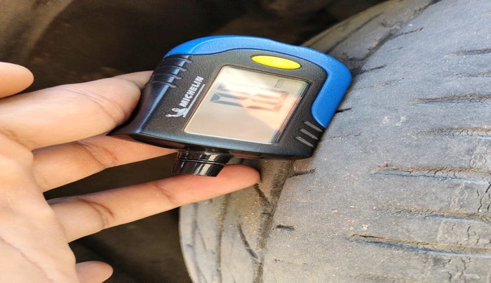 2017 Maruti Ciaz ALPHA DIESEL 1.3, Diesel, Manual, 2,21,590 km, tyre