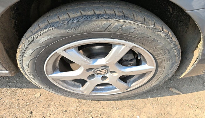 2013 Volkswagen Vento HIGHLINE 1.6 MPI, CNG, Manual, 1,44,651 km, tyre