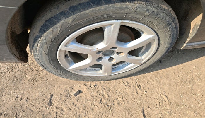 2013 Volkswagen Vento HIGHLINE 1.6 MPI, CNG, Manual, 1,44,651 km, tyre