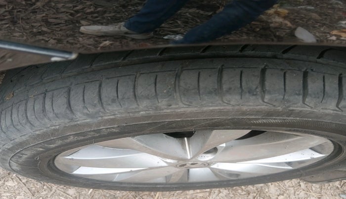 2018 Skoda Octavia L&K 1.8 TSI AT, Petrol, Automatic, 1,14,216 km, tyre