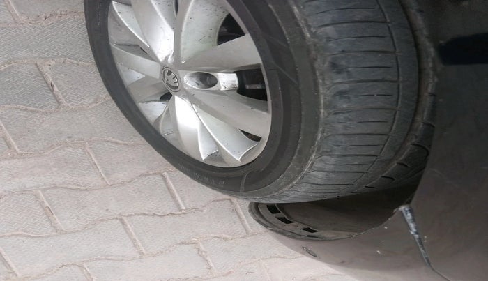 2018 Skoda Octavia L&K 1.8 TSI AT, Petrol, Automatic, 1,14,216 km, tyre