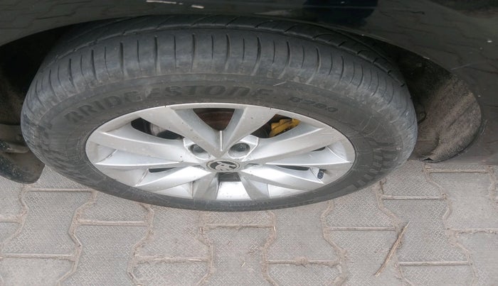 2018 Skoda Octavia L&K 1.8 TSI AT, Petrol, Automatic, 1,14,216 km, tyre