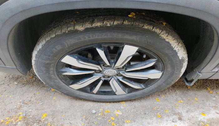 2019 MG HECTOR SMART HYBRID 1.5 PETROL, Petrol, Manual, 88,446 km, tyre