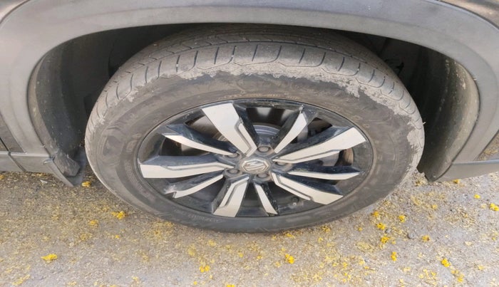 2019 MG HECTOR SMART HYBRID 1.5 PETROL, Petrol, Manual, 88,446 km, tyre