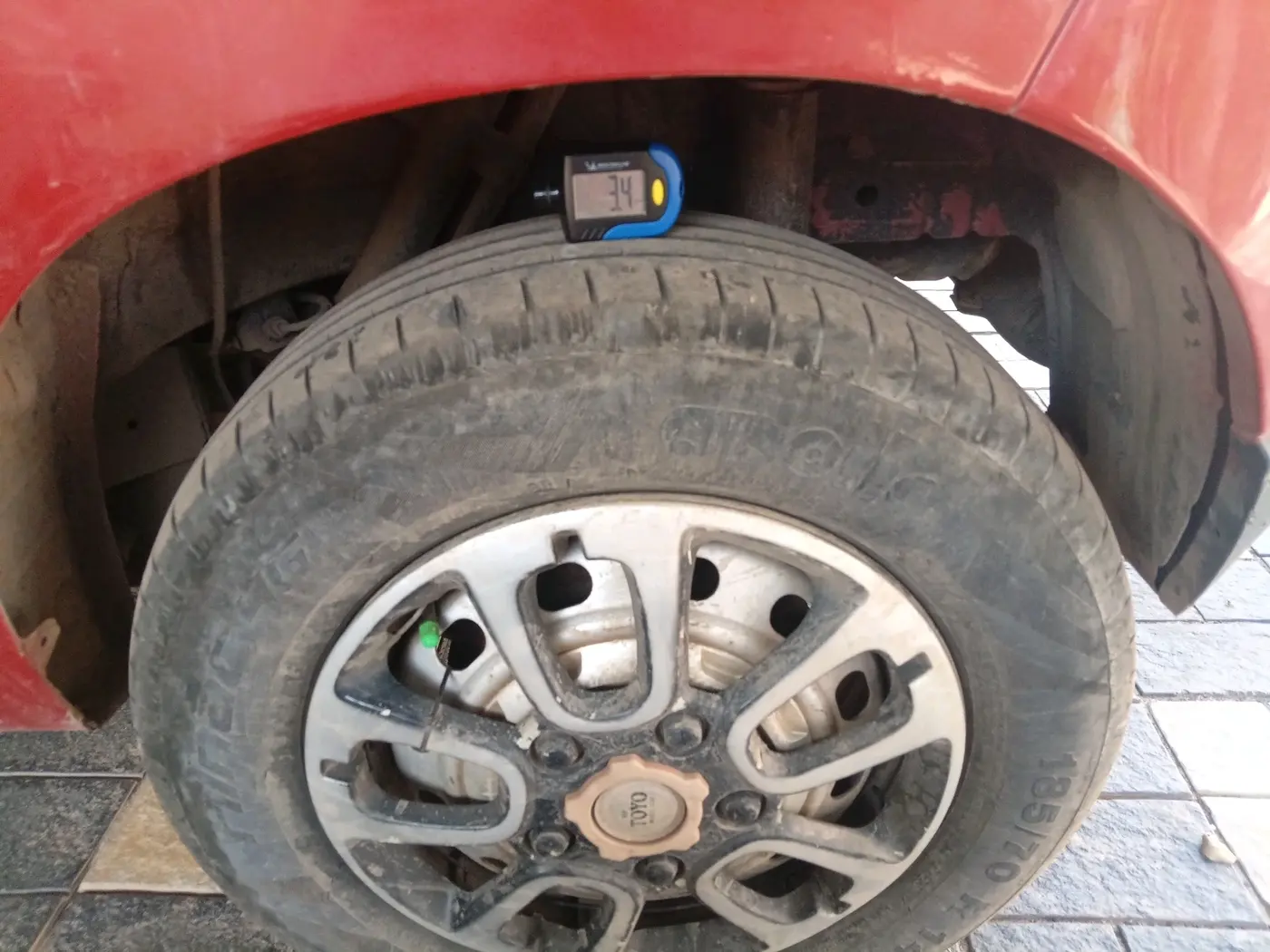 2017 Mahindra Kuv100 K2 D 6 STR, Diesel, Manual, 1,41,517 km, tyre