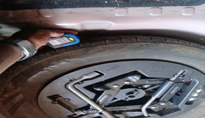 2017 Mahindra Kuv100 K2 D 6 STR, Diesel, Manual, 1,41,517 km, tyre