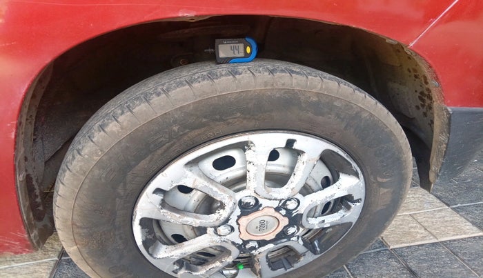 2017 Mahindra Kuv100 K2 D 6 STR, Diesel, Manual, 1,41,517 km, tyre