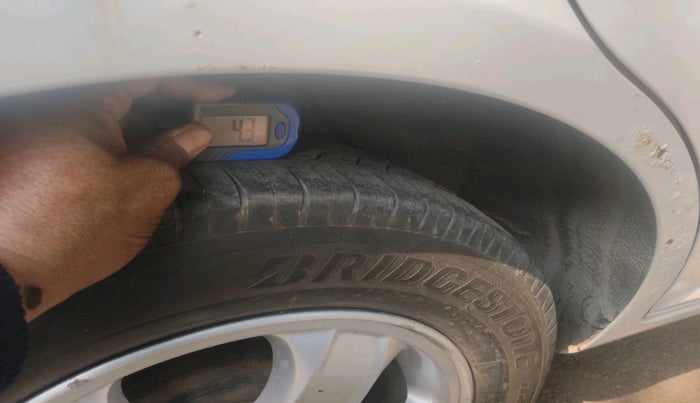 2010 Hyundai Verna VGT CRDI SX AT 1.5, Diesel, Automatic, 1,67,145 km, tyre