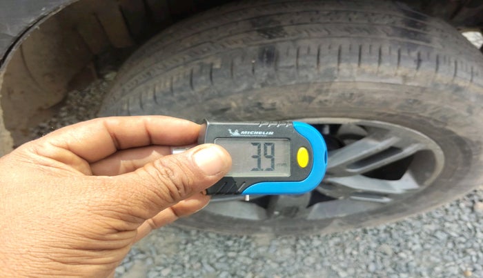 2021 Mahindra Thar LX HARD TOP 4WD MT, Diesel, Manual, 1,17,759 km, tyre