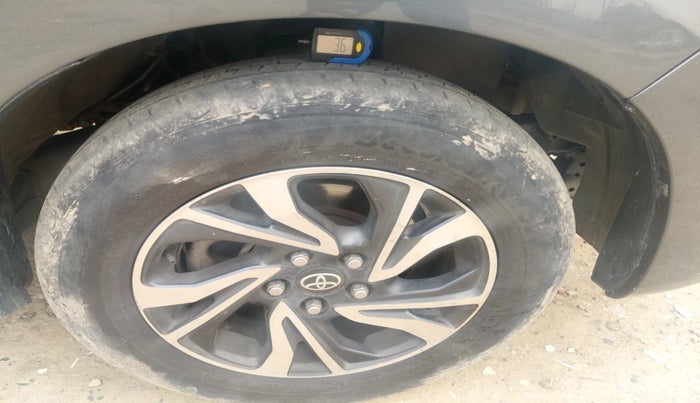 2022 Toyota Innova Crysta 2.7 GX 8 STR, Petrol, Manual, 53,013 km, tyre