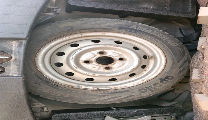 2015 Maruti Wagon R 1.0 LXI, Petrol, Manual, 1,14,177 km, tyre