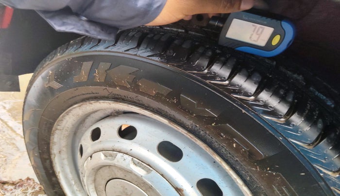 2020 Mahindra KUV 100 NXT K2+ P 6 STR, Petrol, Manual, 76,514 km, tyre